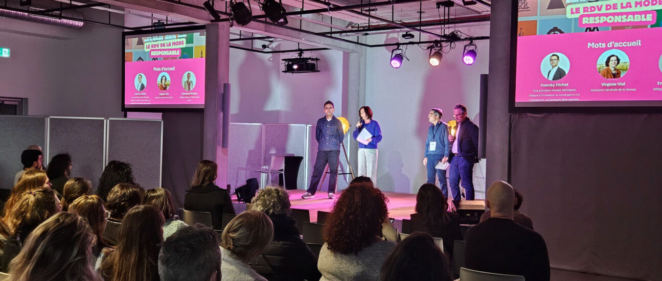 Rdv de la mode responsable #2. Mot d'accueil Francky Trichet, Virginie Vial, Emmanuel Torlasco. Halles 1&2. Nantes (Loire-Atlantique) 11/2025 © Justine Briot/Samoa