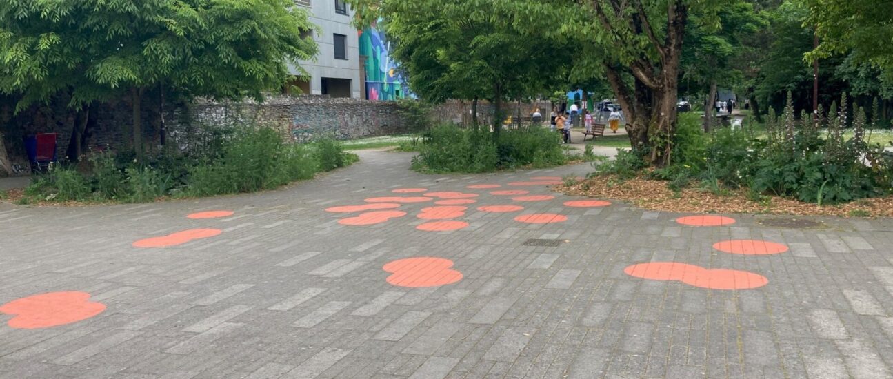 Projection de l'Echappée des Sens. Expérimentation d'un parcours piéton sur l'île de Nantes. Studio Canon, Citta UP, Diane Boivin Atelier, Les Parenthèses Enchantées. © Samoa