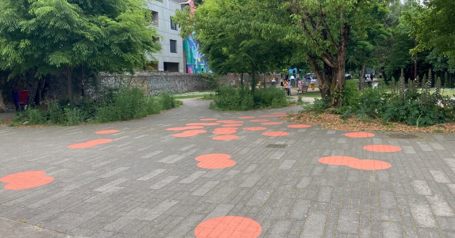 Projection de l'Echappée des Sens. Expérimentation d'un parcours piéton sur l'île de Nantes. Studio Canon, Citta UP, Diane Boivin Atelier, Les Parenthèses Enchantées. © Samoa