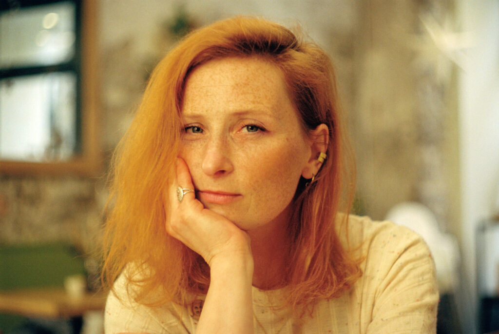 Photo portrait d'Eva Ménard, prise par Zoé Cavaro